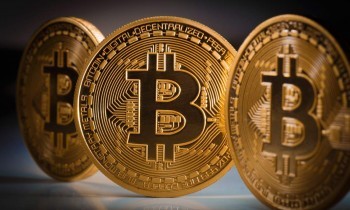 Bitcoin Falls 1% in Volatile Day as Ethereum Makes Gains