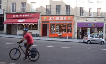 UK Retail Sales Lower as 6-Month Win Streak Ends