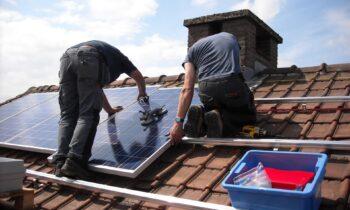 How Solar Technology Stocks Can Diversify Your Portfolio
